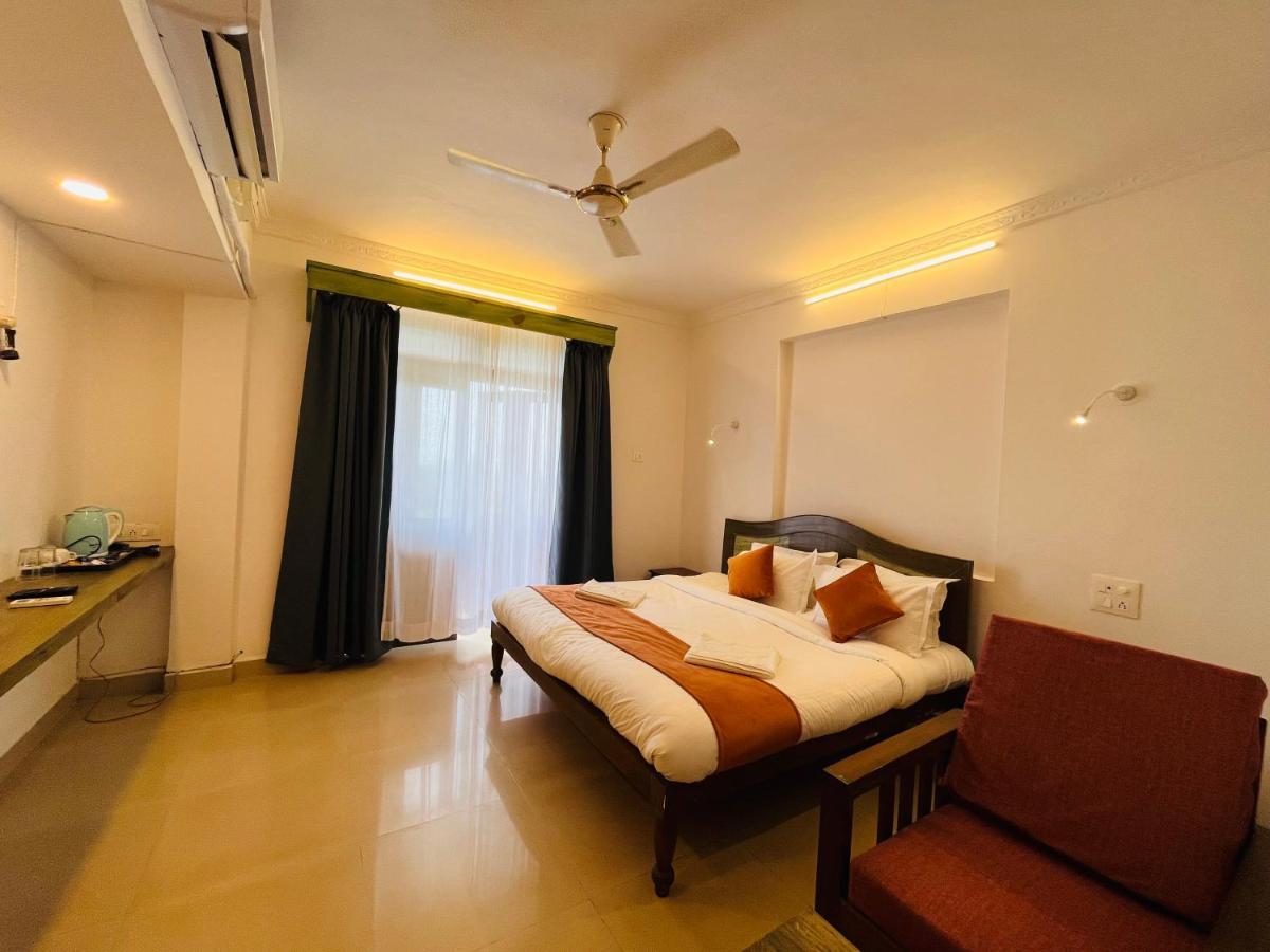Nagas Hotel Satyavati Морджим Экстерьер фото