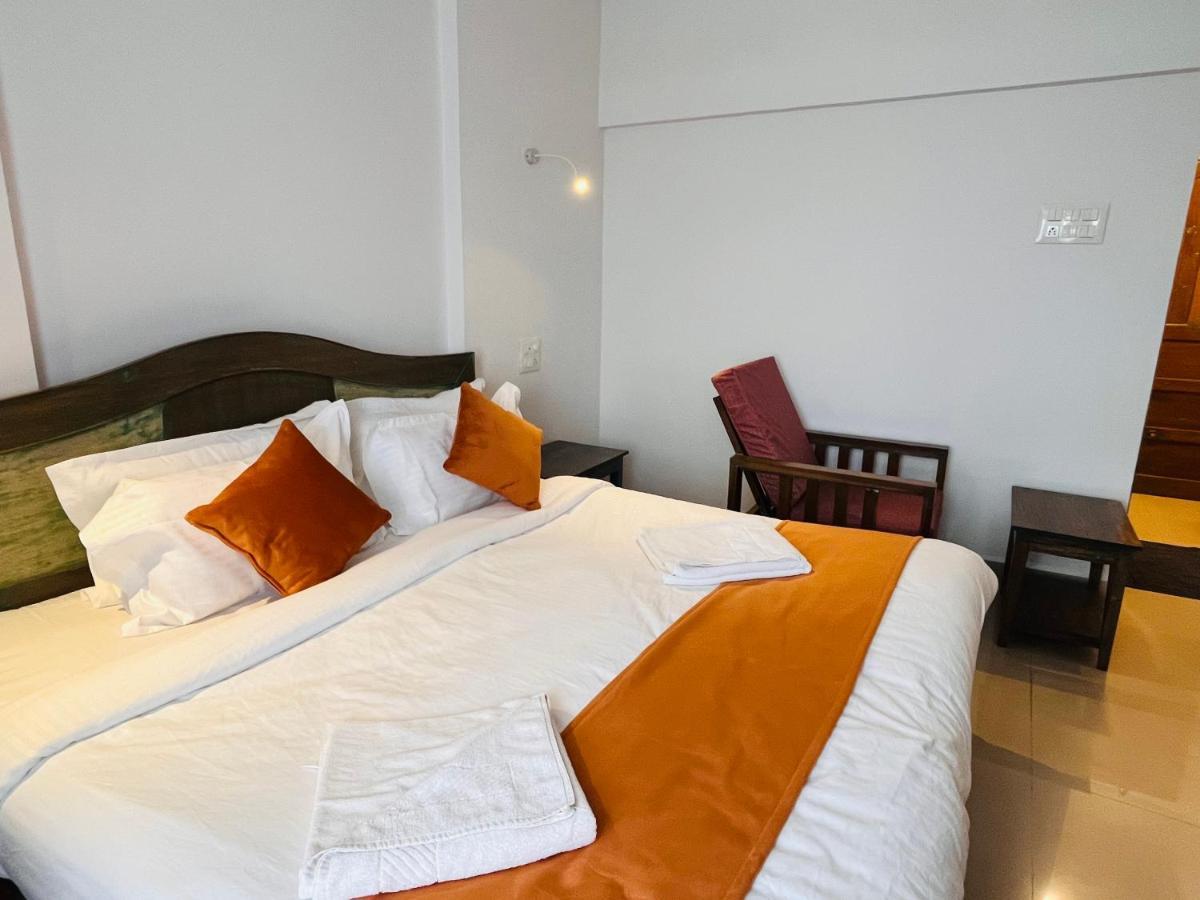 Nagas Hotel Satyavati Морджим Экстерьер фото