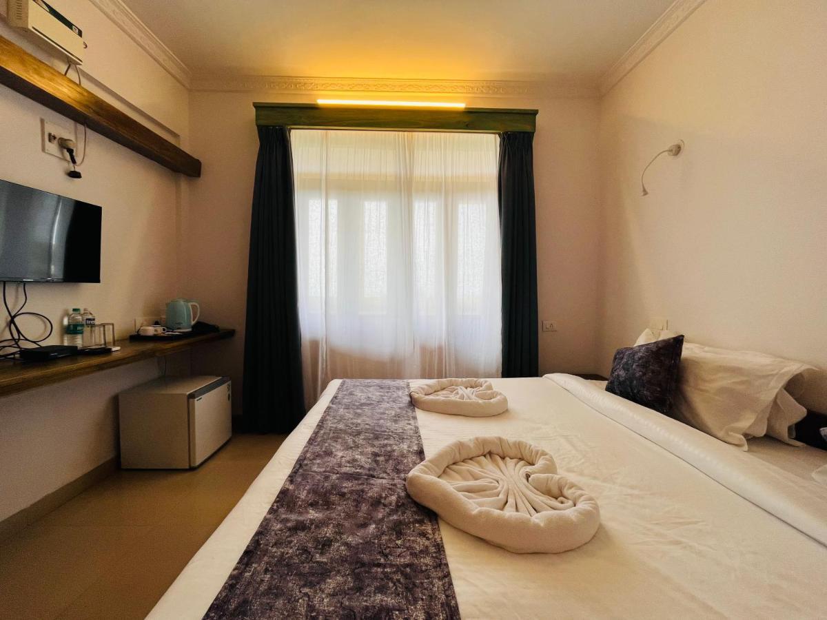 Nagas Hotel Satyavati Морджим Экстерьер фото