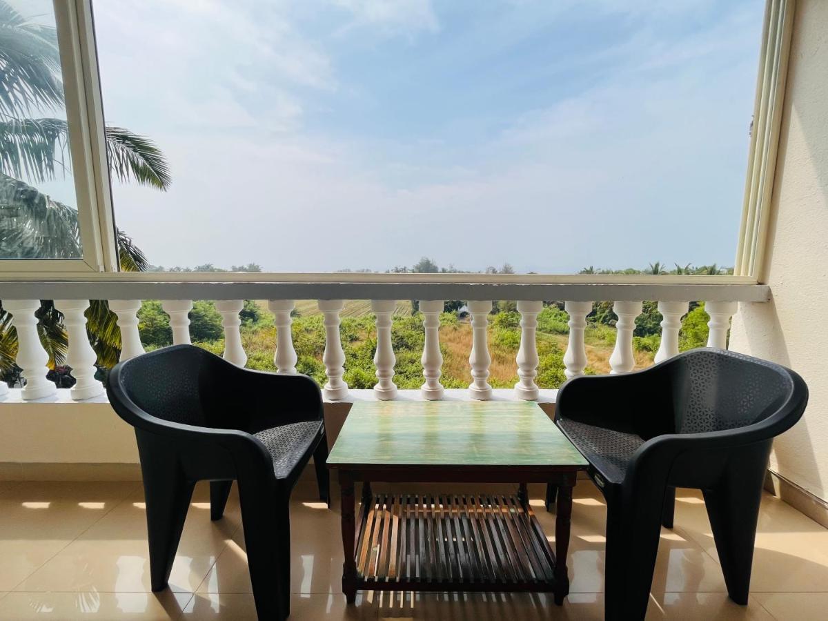 Nagas Hotel Satyavati Морджим Экстерьер фото