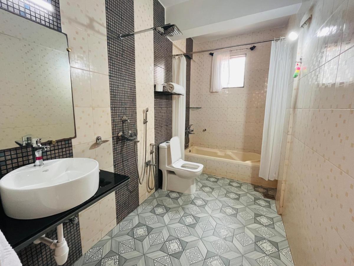 Nagas Hotel Satyavati Морджим Экстерьер фото