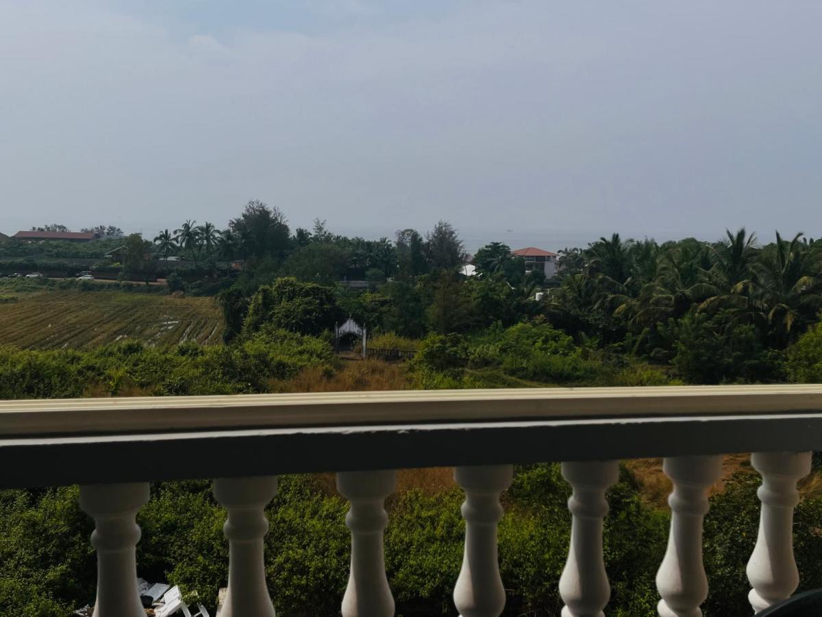 Nagas Hotel Satyavati Морджим Экстерьер фото
