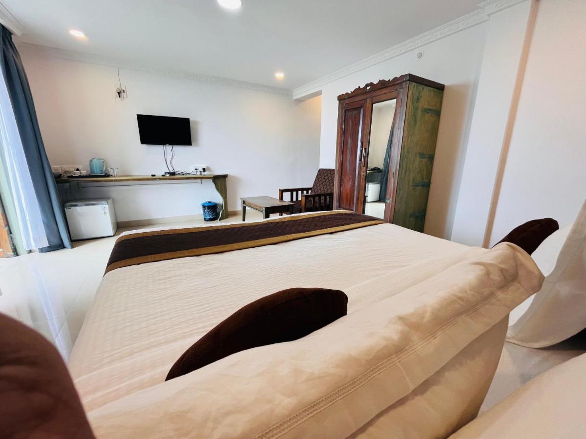 Nagas Hotel Satyavati Морджим Экстерьер фото