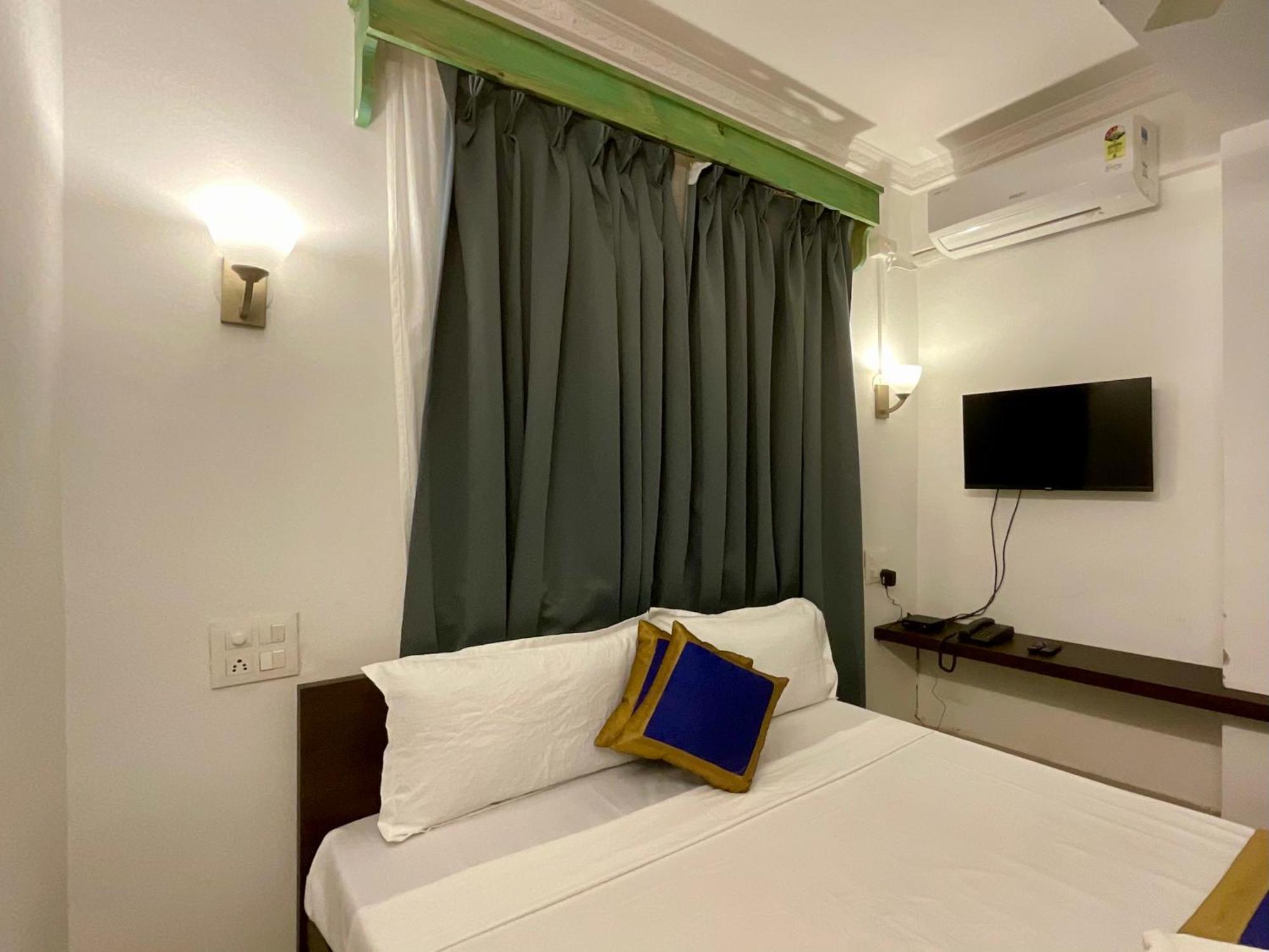 Nagas Hotel Satyavati Морджим Экстерьер фото