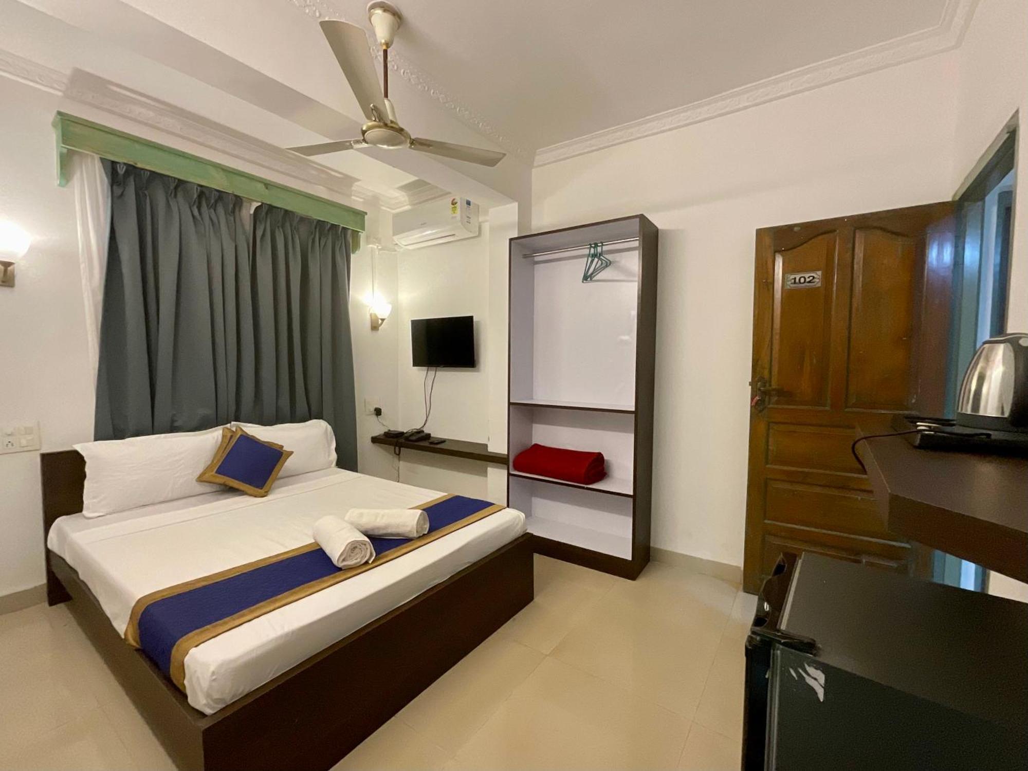 Nagas Hotel Satyavati Морджим Экстерьер фото