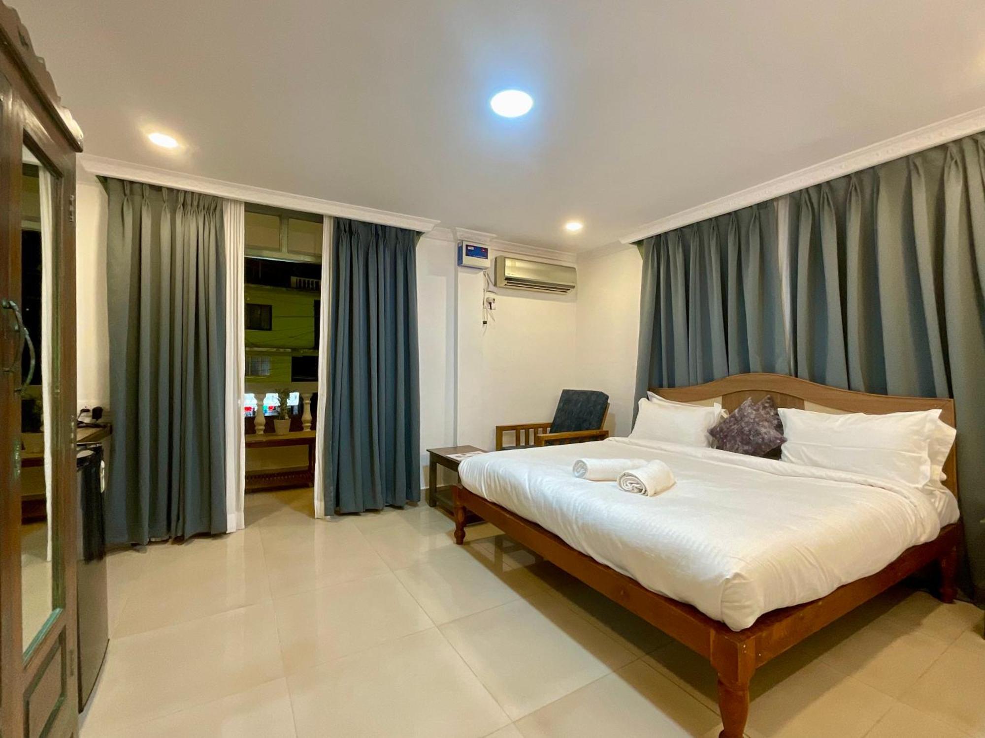 Nagas Hotel Satyavati Морджим Экстерьер фото