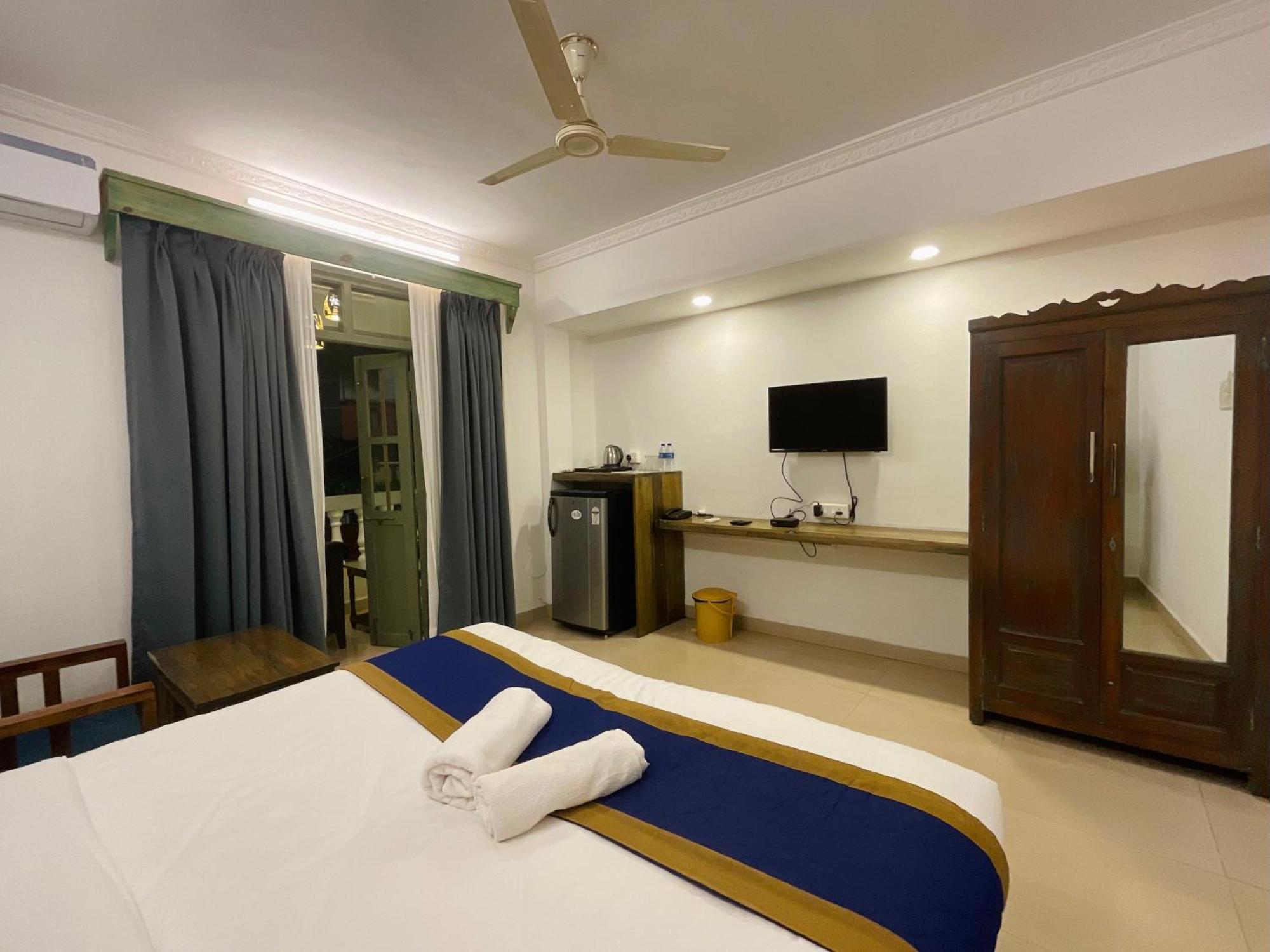 Nagas Hotel Satyavati Морджим Экстерьер фото