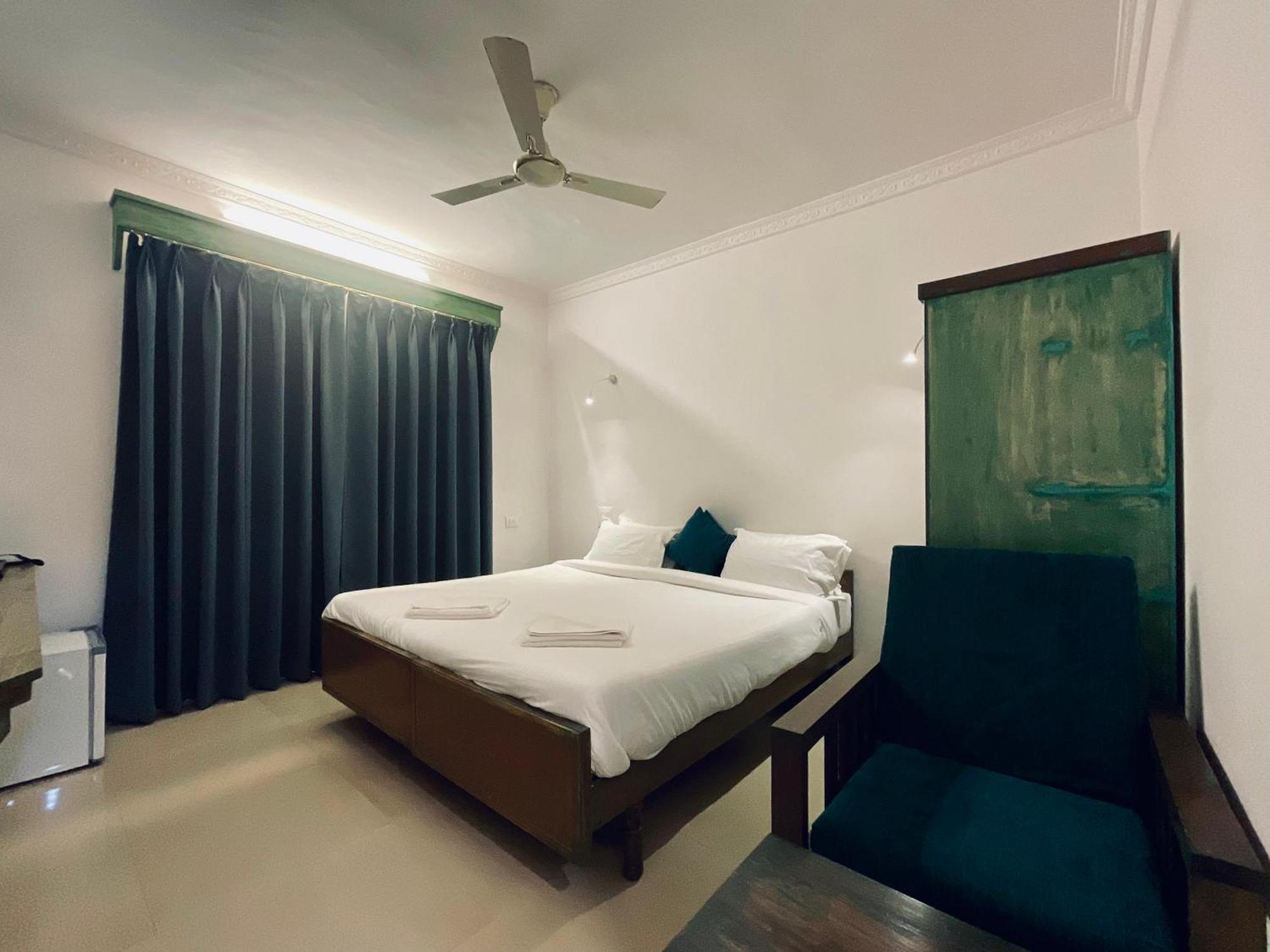Nagas Hotel Satyavati Морджим Экстерьер фото
