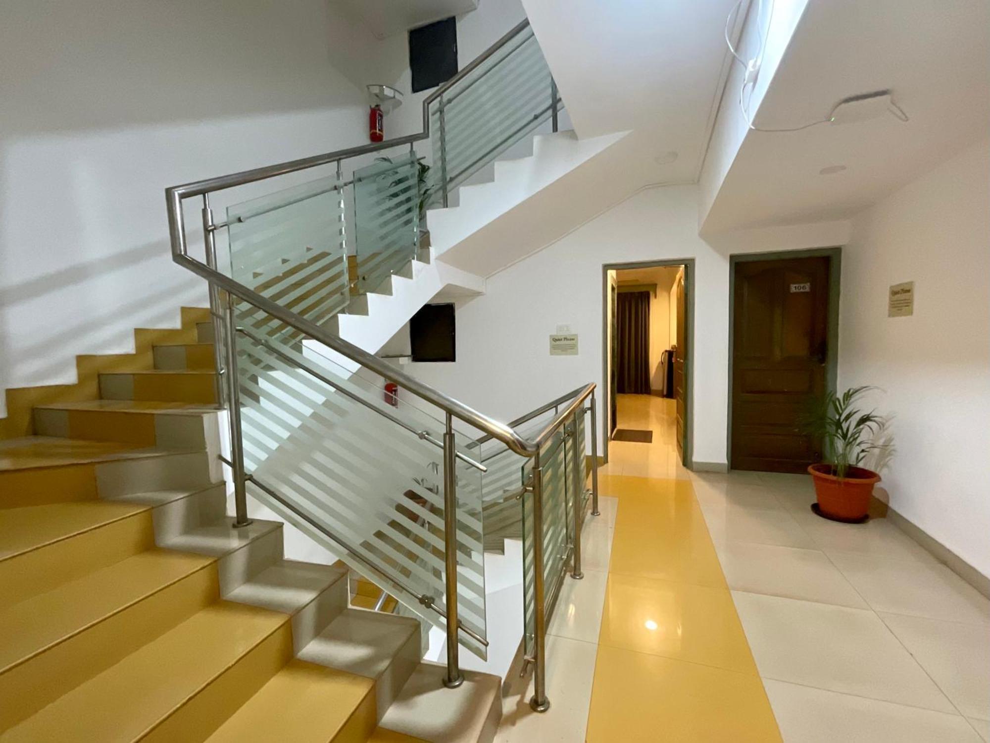 Nagas Hotel Satyavati Морджим Экстерьер фото