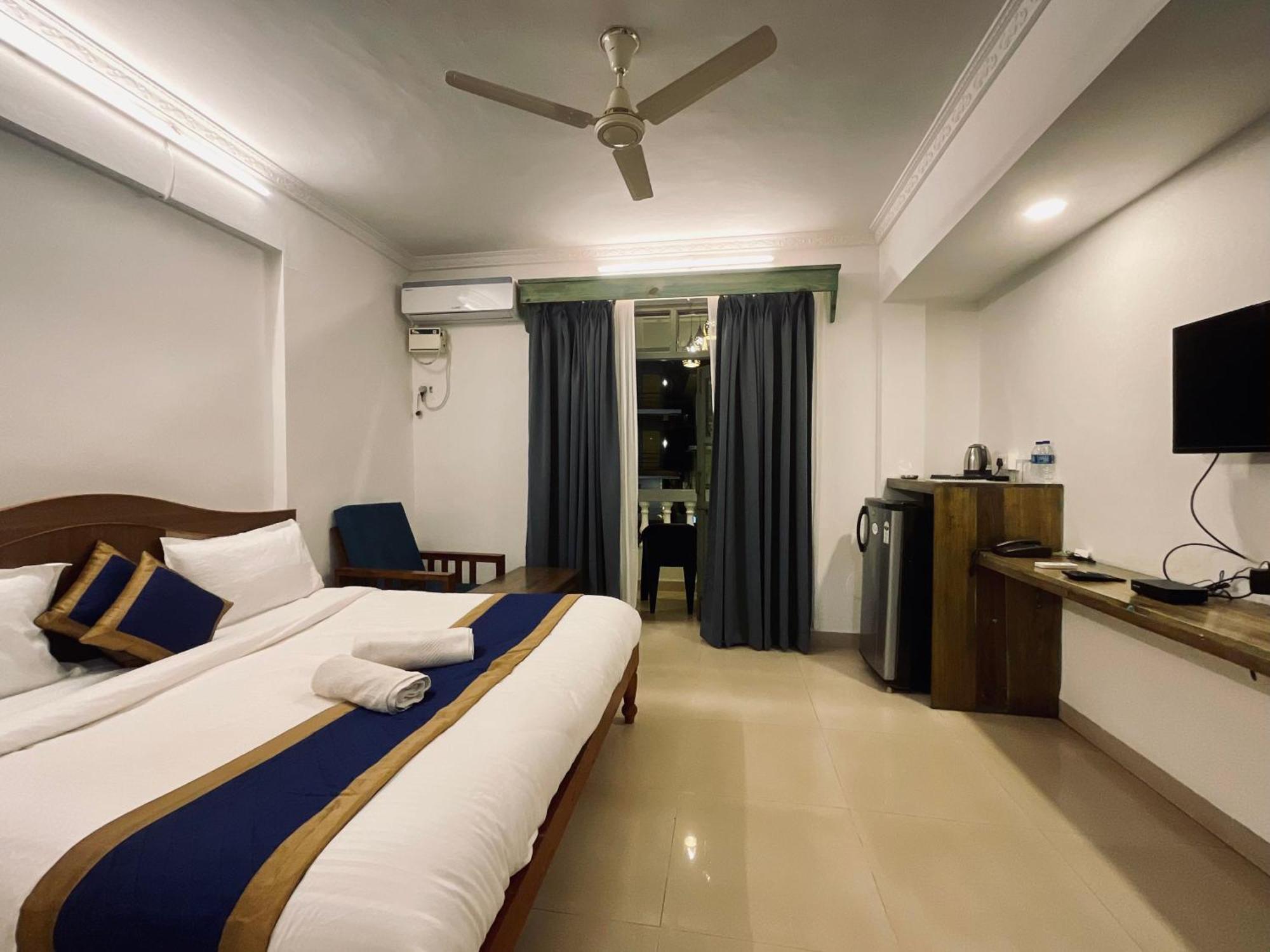 Nagas Hotel Satyavati Морджим Экстерьер фото