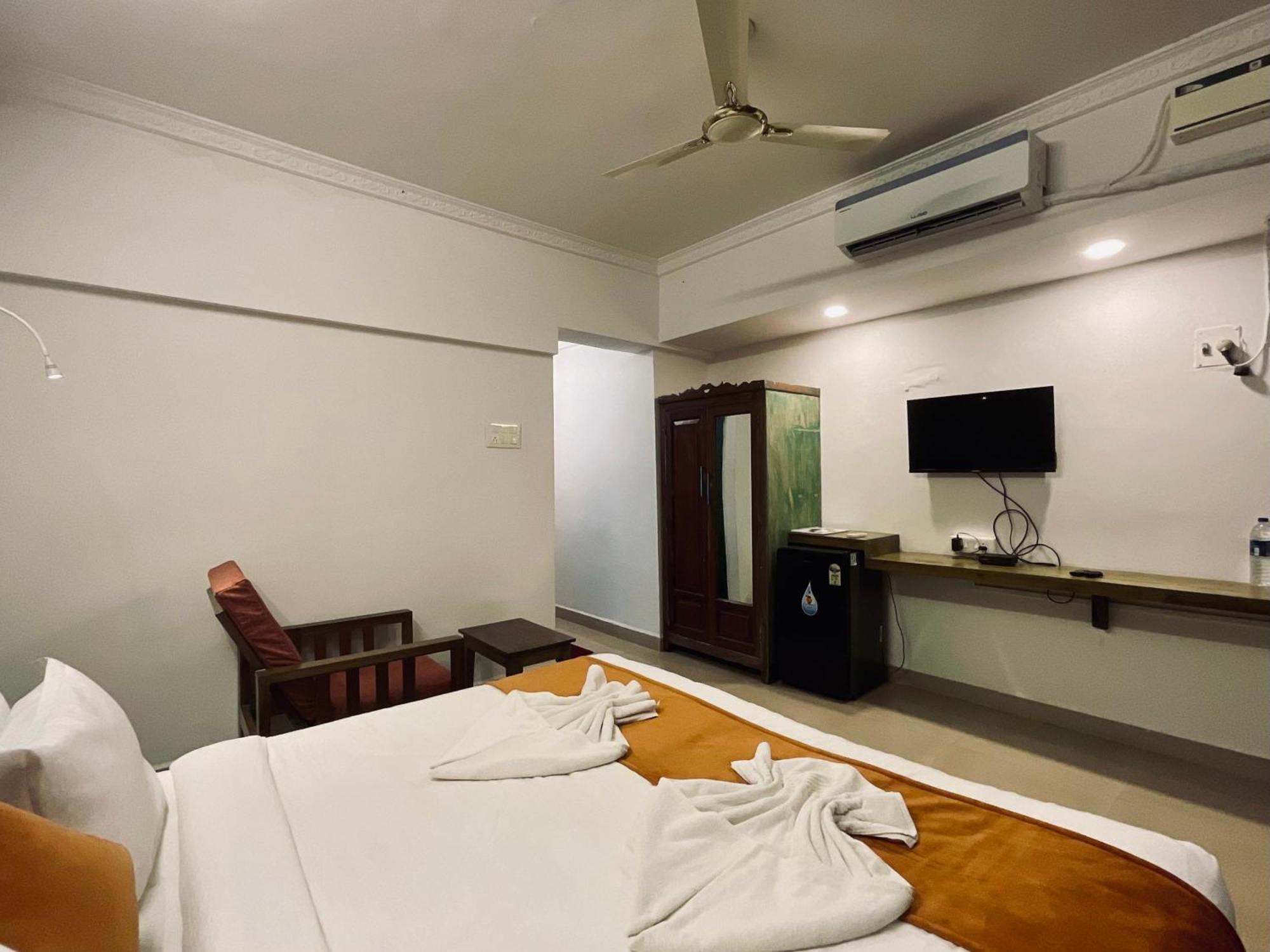 Nagas Hotel Satyavati Морджим Экстерьер фото