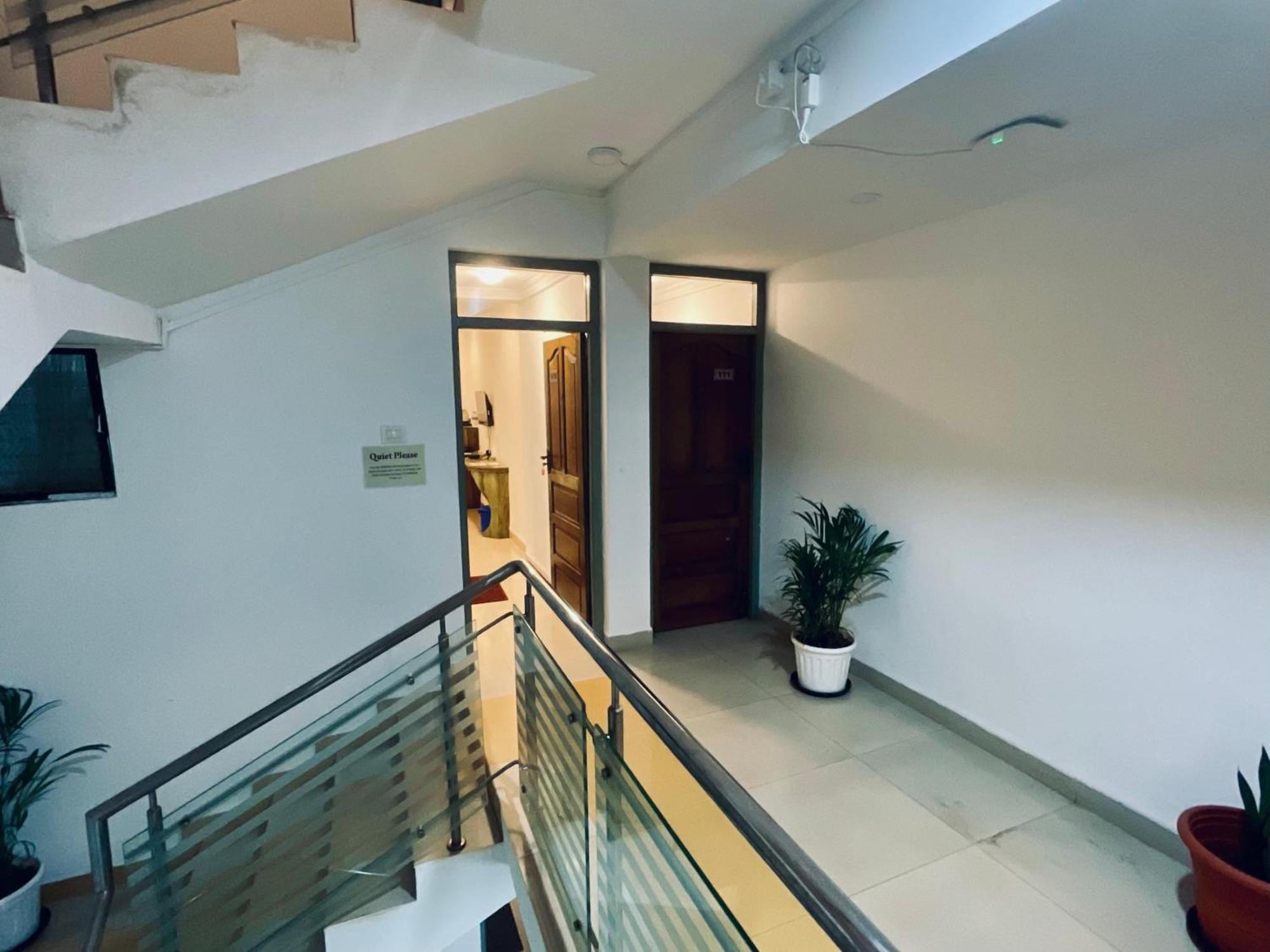 Nagas Hotel Satyavati Морджим Экстерьер фото
