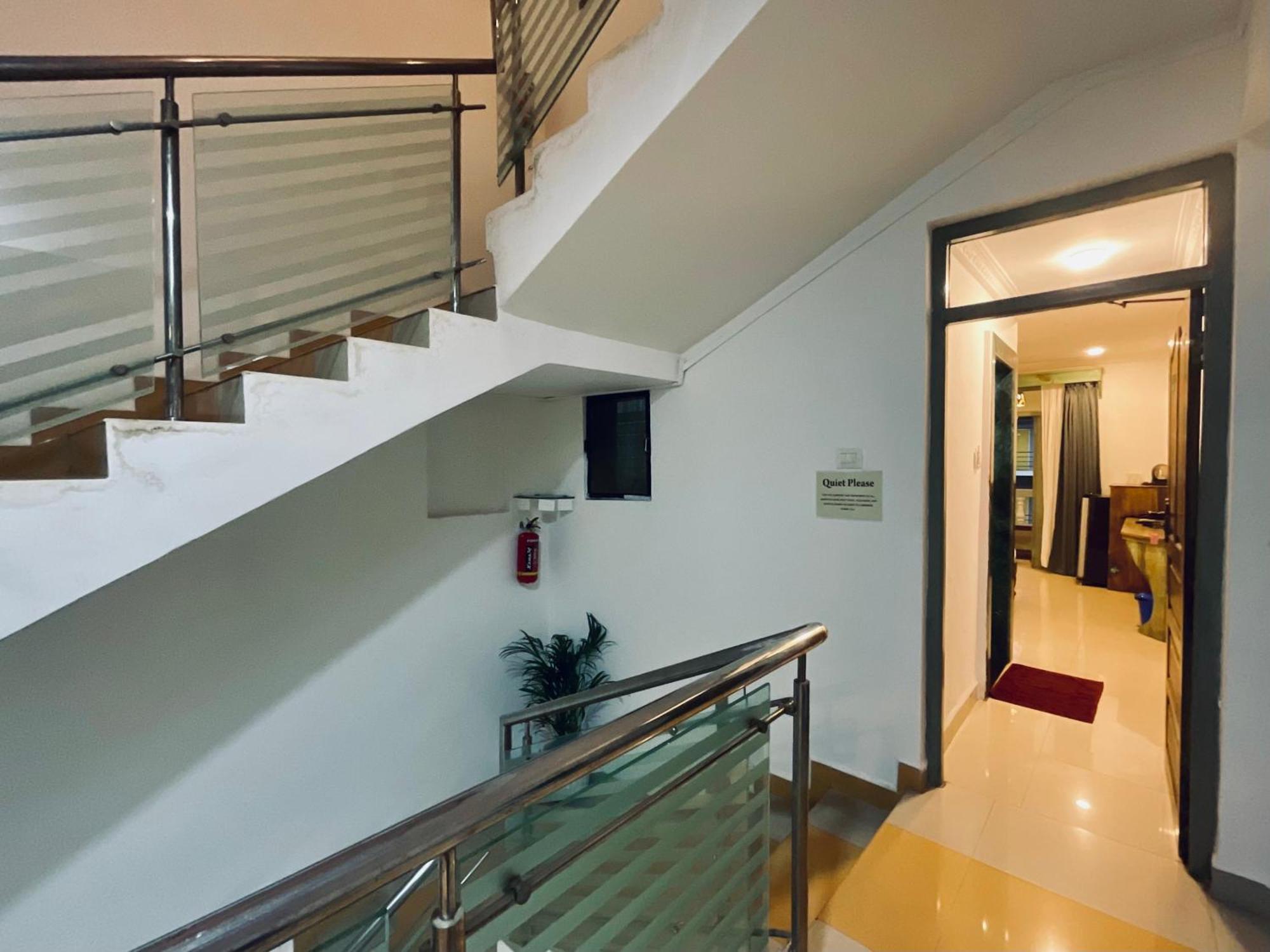Nagas Hotel Satyavati Морджим Экстерьер фото