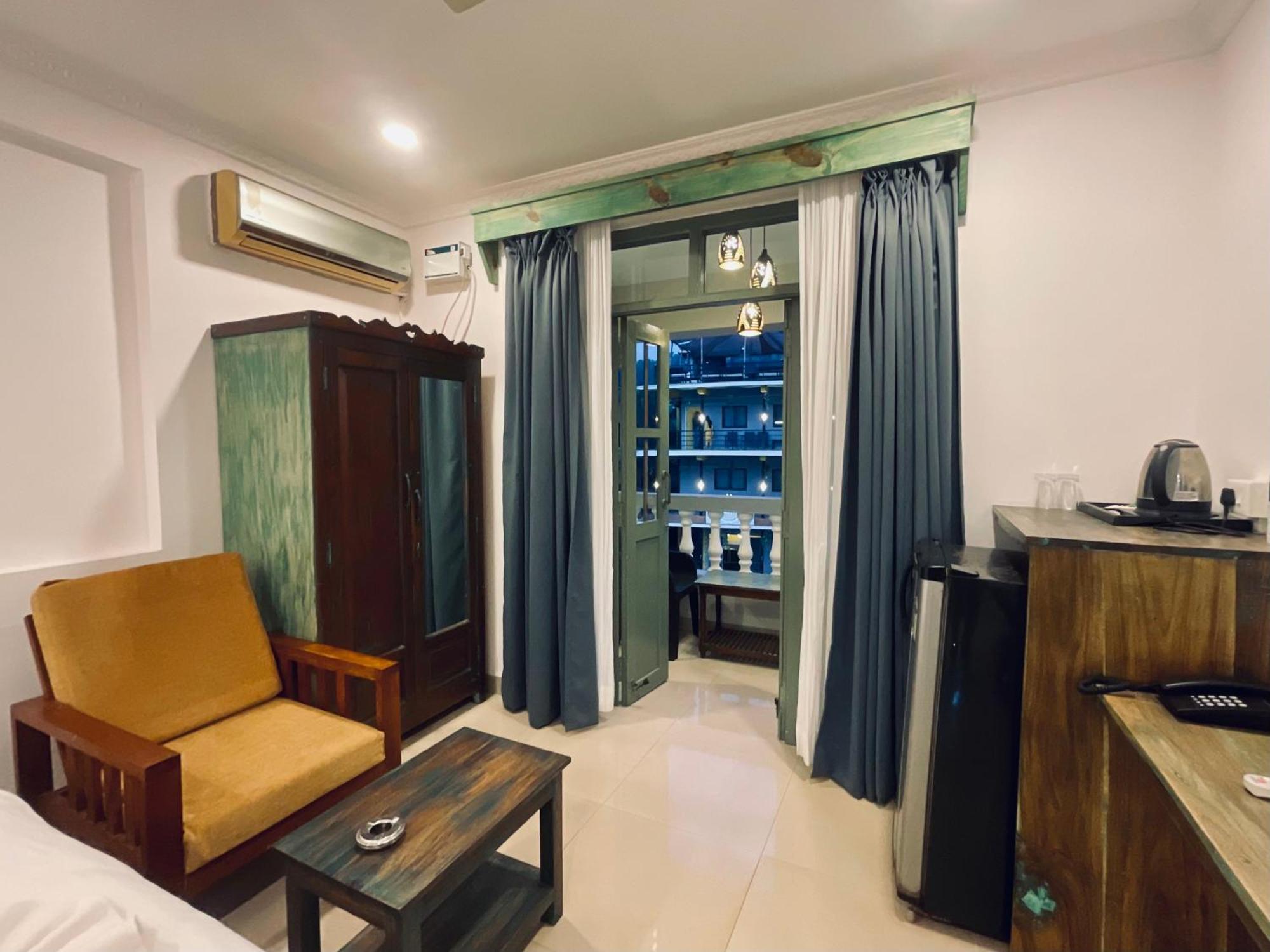 Nagas Hotel Satyavati Морджим Экстерьер фото